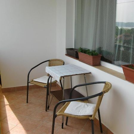 Liliom Apartments Balatonfuered Ruang foto