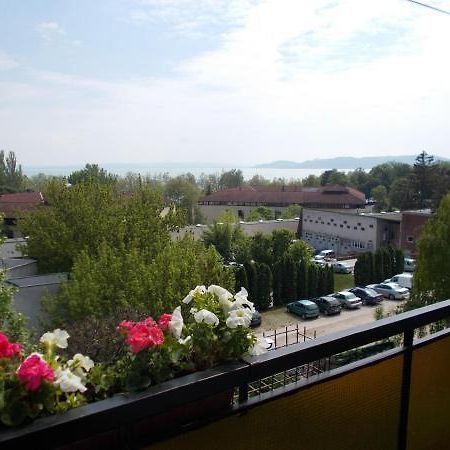 Liliom Apartments Balatonfuered Bagian luar foto