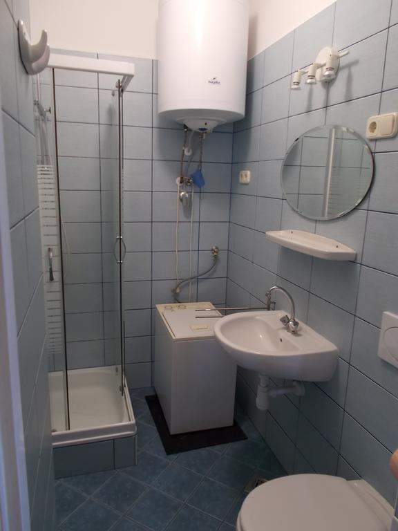 Liliom Apartments Balatonfuered Ruang foto