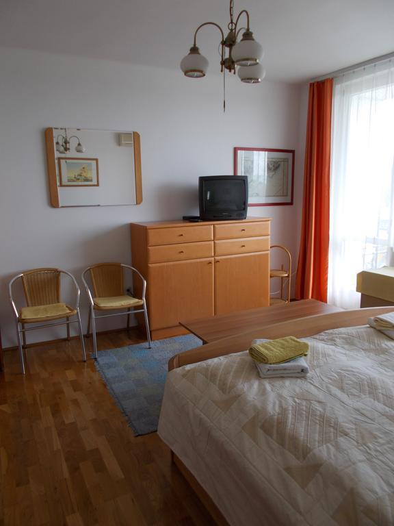 Liliom Apartments Balatonfuered Bagian luar foto