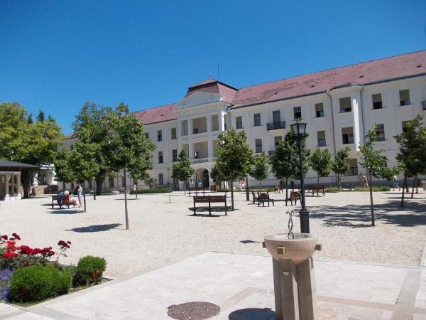 Liliom Apartments Balatonfuered Bagian luar foto